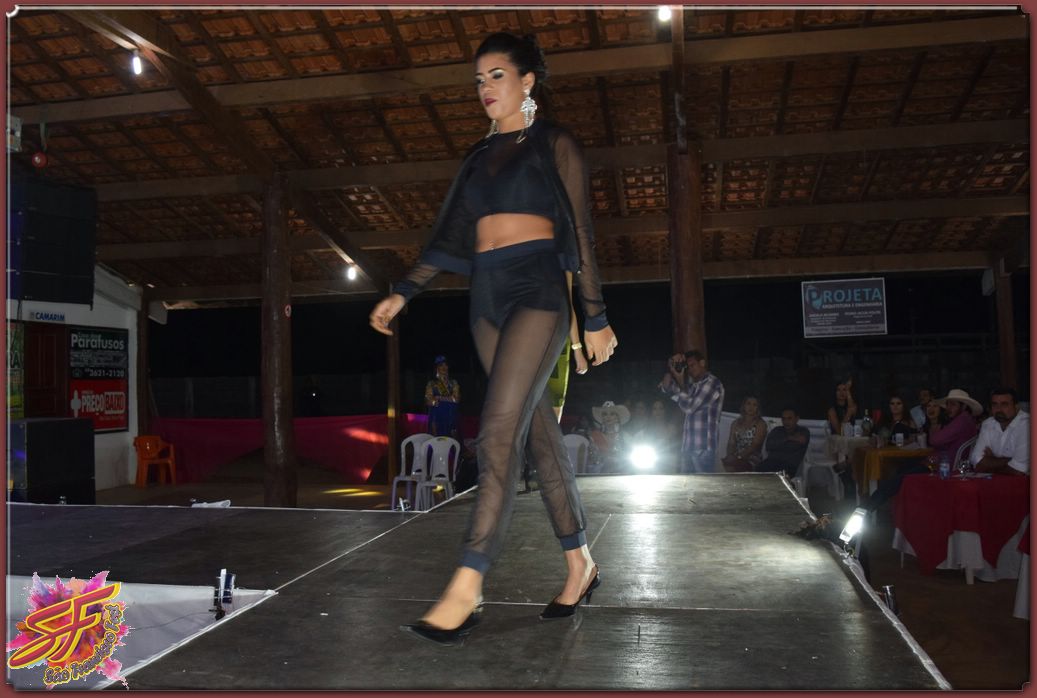 DESFILE DA RAINHA DA EXPOVALE 2019
